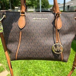 Michael kors purse